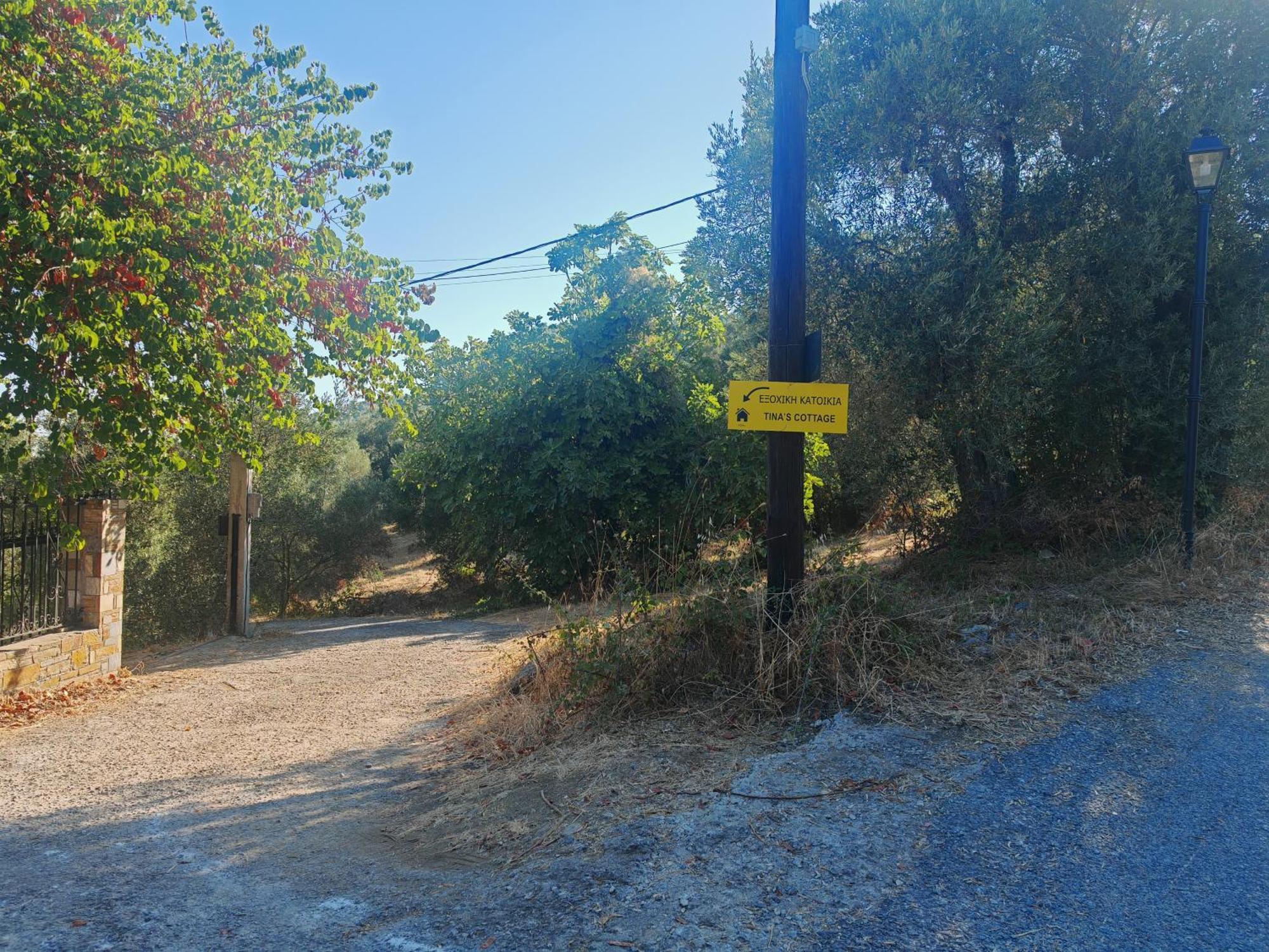 Εξοχική Κατοικία - Cottage Τίνα Líri Exterior foto